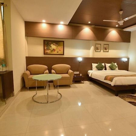 Dibrugarh Club House Hotel Kültér fotó