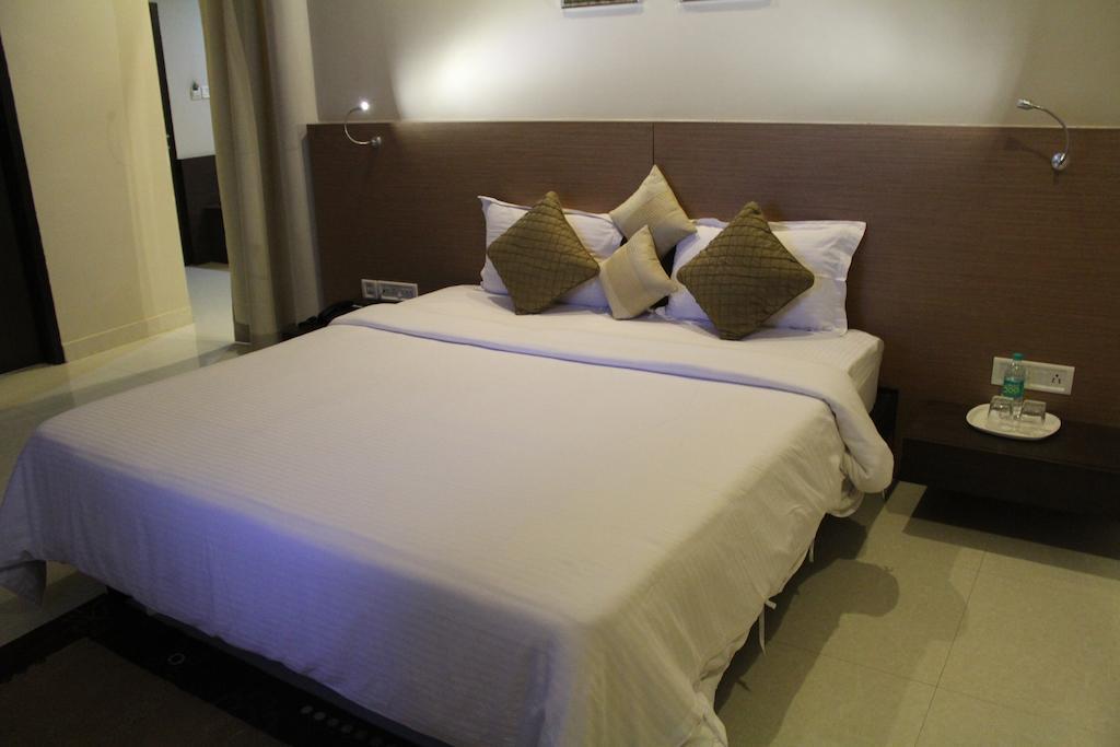 Dibrugarh Club House Hotel Kültér fotó