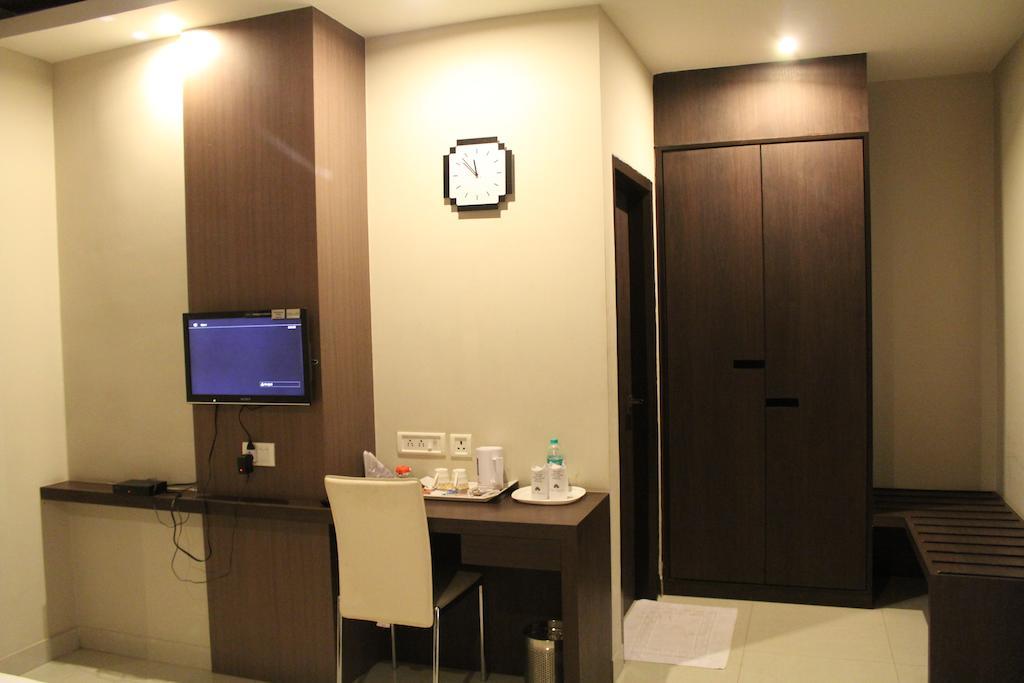 Dibrugarh Club House Hotel Kültér fotó