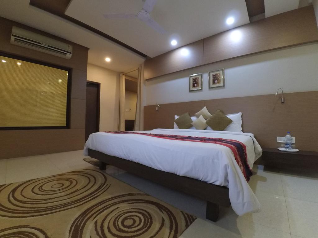 Dibrugarh Club House Hotel Kültér fotó