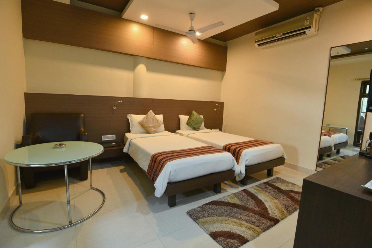 Dibrugarh Club House Hotel Kültér fotó