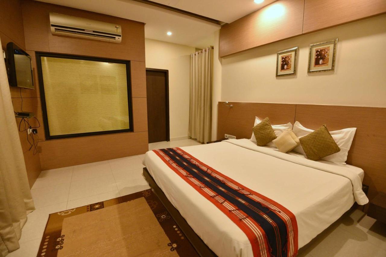 Dibrugarh Club House Hotel Kültér fotó
